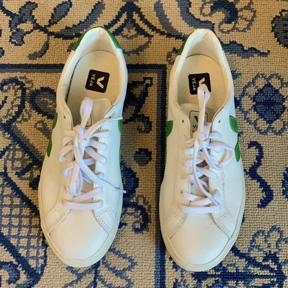 Veja V-12 Leather Green, size 9 US
